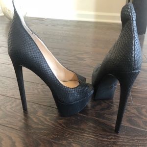 JESSICA SIMPSON BLACK SNAKESKIN PEEPTOE PUMPS